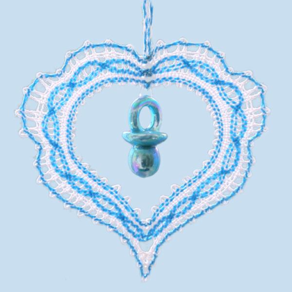 P090 Zubehörset Geschenk-Anhänger „Junge“ - 2 Acryl Schnuller in hellblau